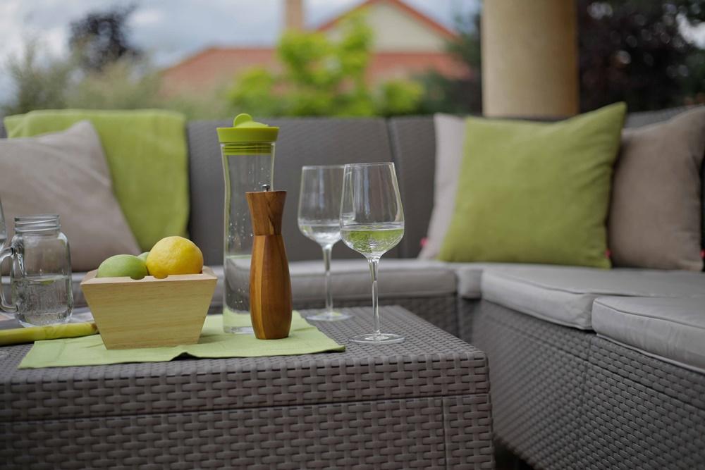 Curver Corfu Relax set colțar de terasă rezistent la ploaie, zăpadă, fluctuații de temperatură și radiații UV