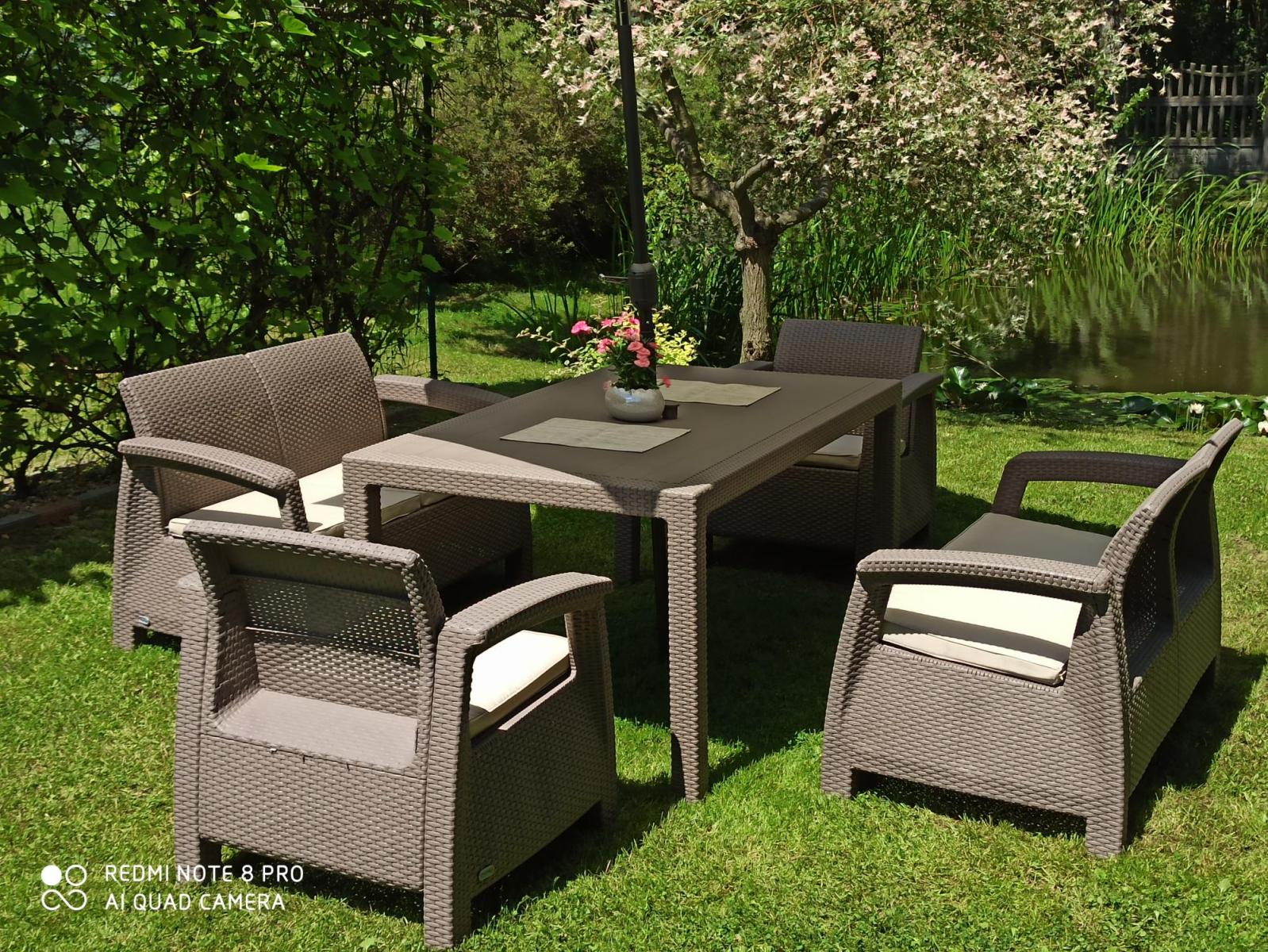 Corfu Fiesta Keter cappuccino pentru 6 persoane cu măsuță de luare a meselor