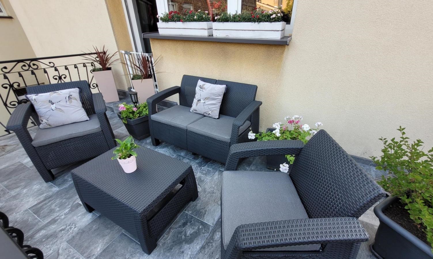 mobilă de grădină pentru 4 persoane